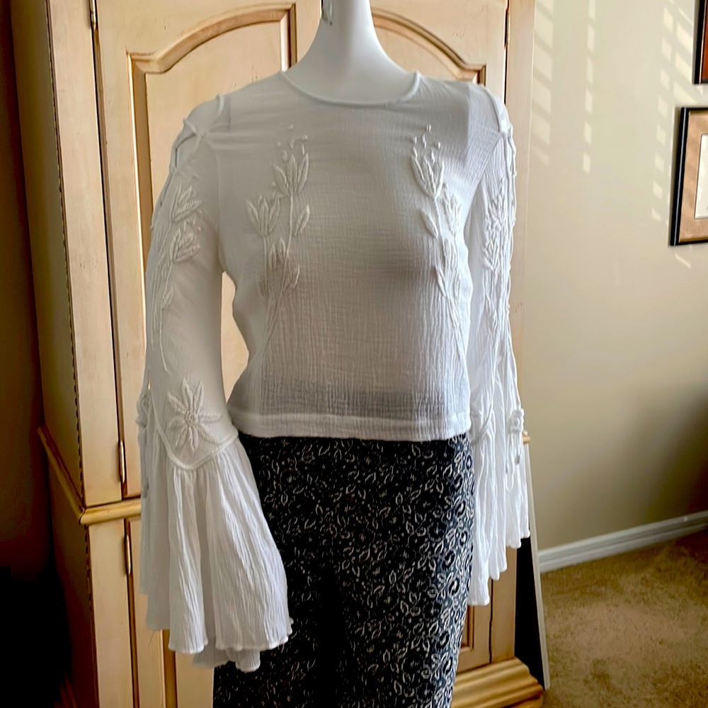 ALICE MCCALL LOVE LIKE TOP White Crop Top Lace Up Wide Bell Sleeve US 4 NWOT
